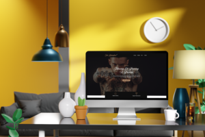 Mockup du site web Ink Redemption sur moniteur d'ordinateur, un projet clé de l'univers de JawaCurieux.